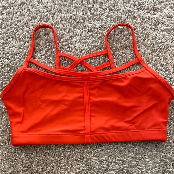 Onzie Yoga Bound Bra Top. Poppy red. 
BNWT - Picture 6 of 11